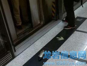 擠的不是地鐵,是寂寞。關(guān)于擠地鐵的日常。