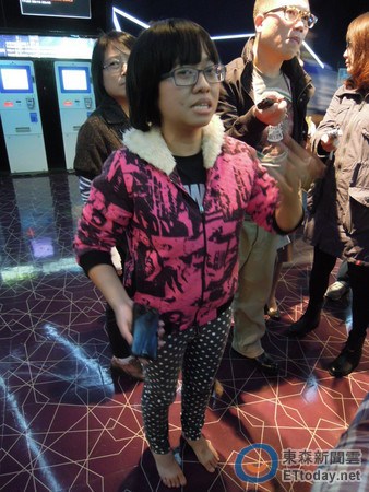 臺灣行政機構負責人遭丟鞋維安人員警戒(圖)