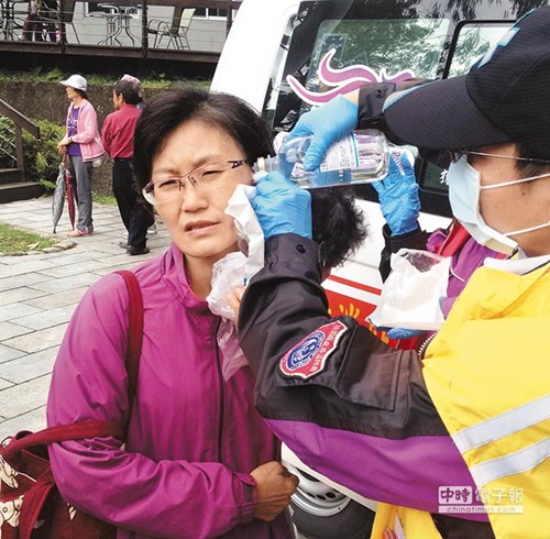 游客游兩蔣陵寢遭虎頭蜂螫傷毒液灼傷警衛(wèi)眼